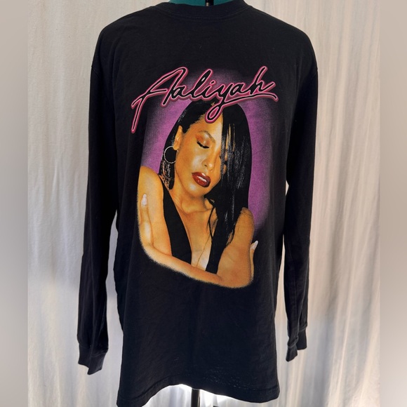 Shoe Palace Other - Black Long Sleeve Graphic Aaliyah Shoe Palace Music Conert Tee size L crew neck